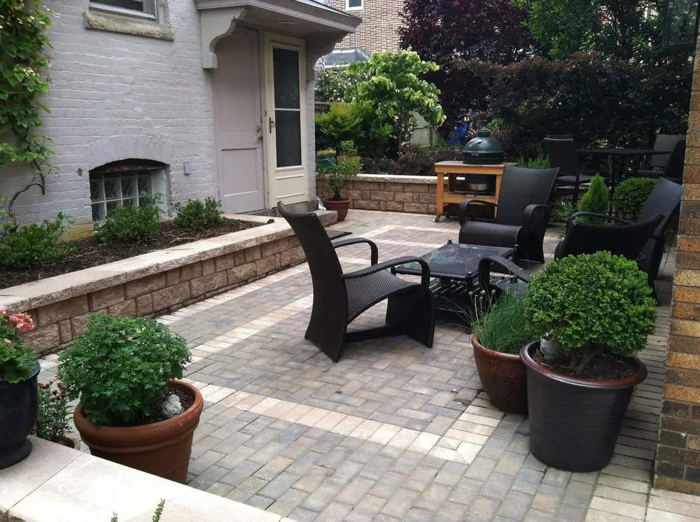 Affordable outdoor landscaping in Chesapeake, VA by Basnight Land & Lawn