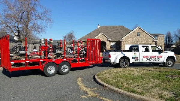 Bass' Lawn Care Logo