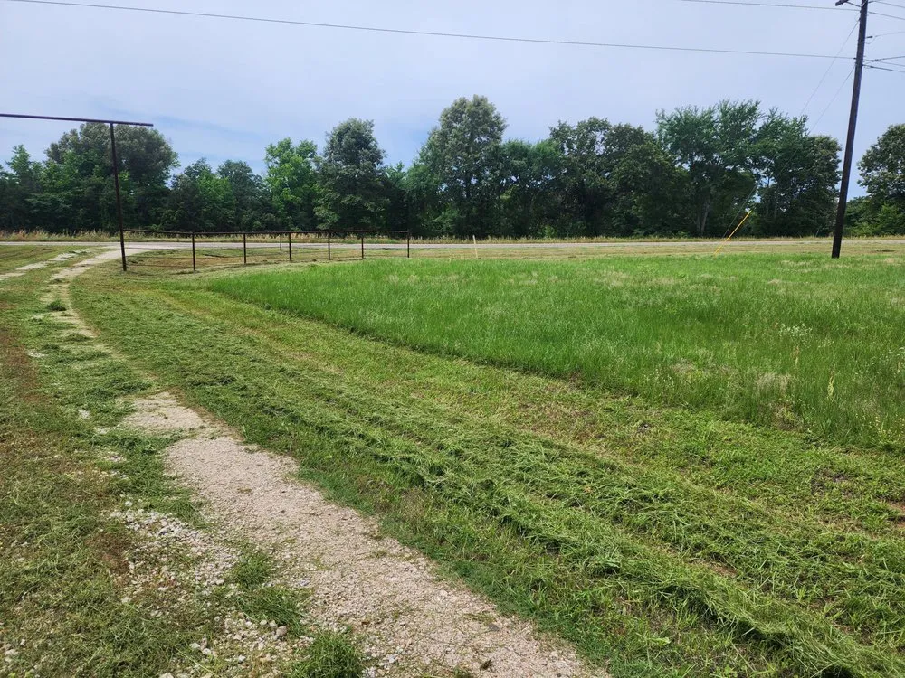 Local landscaping services in Chandler, TX - Basset Meadows Mowing