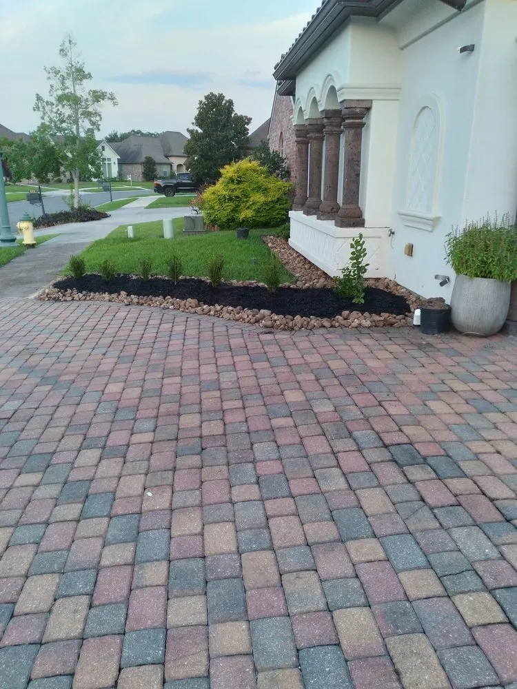 Top-rated landscaping services in Lafayette, LA by Batiste Cuts And Landscaping