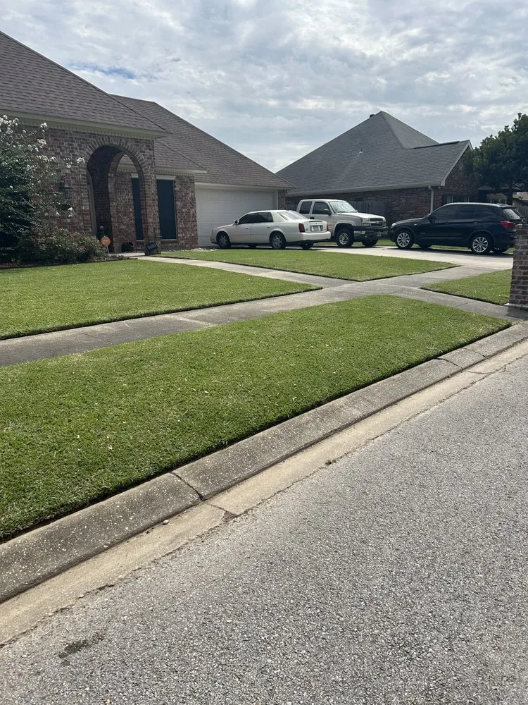 Top-rated lawn care service experts serving Lafayette, LA - Batiste Cuts And Landscaping