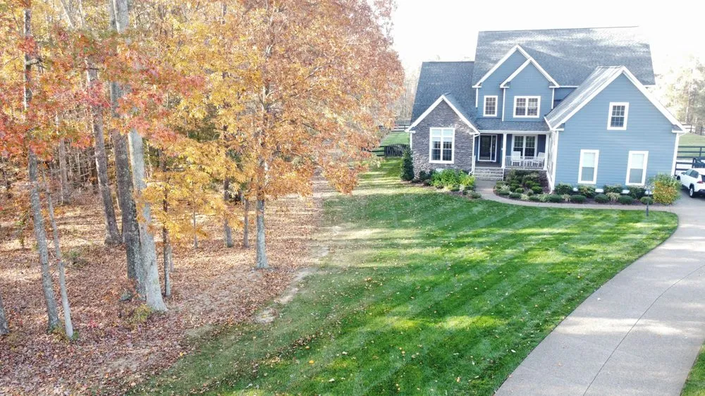 Top-rated lawn mowing service in Chester, VA - Battle lawn service