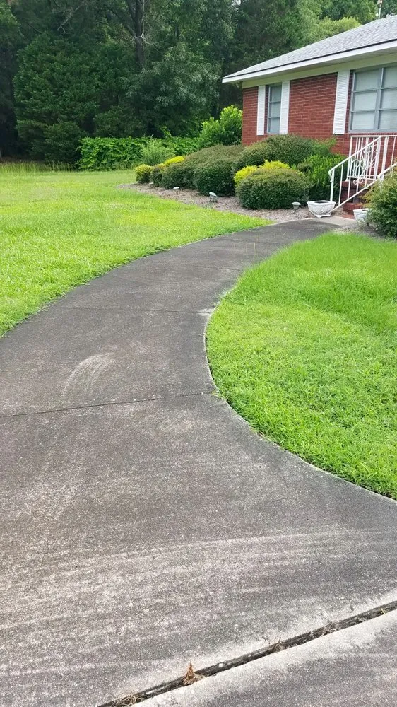 Reliable yard maintenance in Beulaville, NC by Batts' Lawn and Home Maintenance