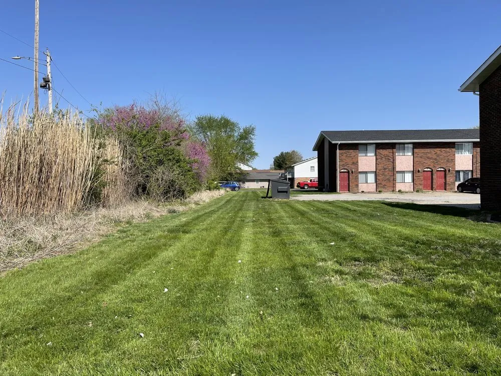 Reliable garden landscaping for residential properties in Mascoutah, IL by Bauer’s Care