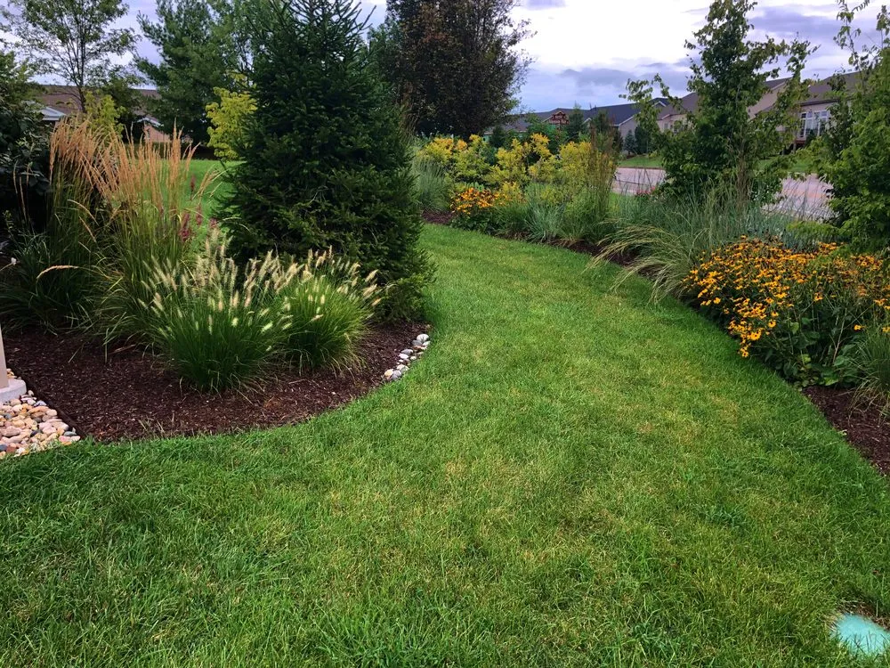 Expert lawn care service experts serving Chesterfield, MO - Baxter Gardens of Chesterfield