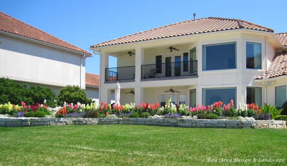 Custom lawn mowing service in Seabrook, TX by Bay Area Design & Landscape