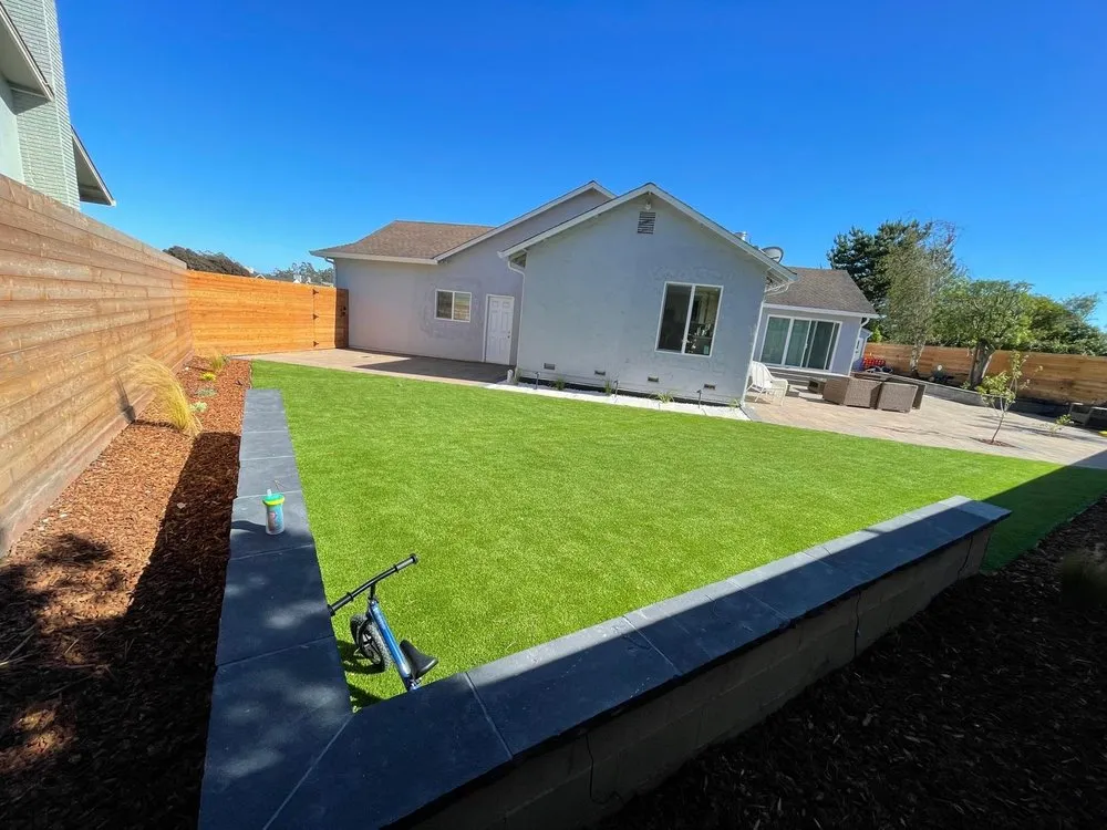 Expert yard cleanup service in San Francisco, CA by Bay Breeze Landscaping