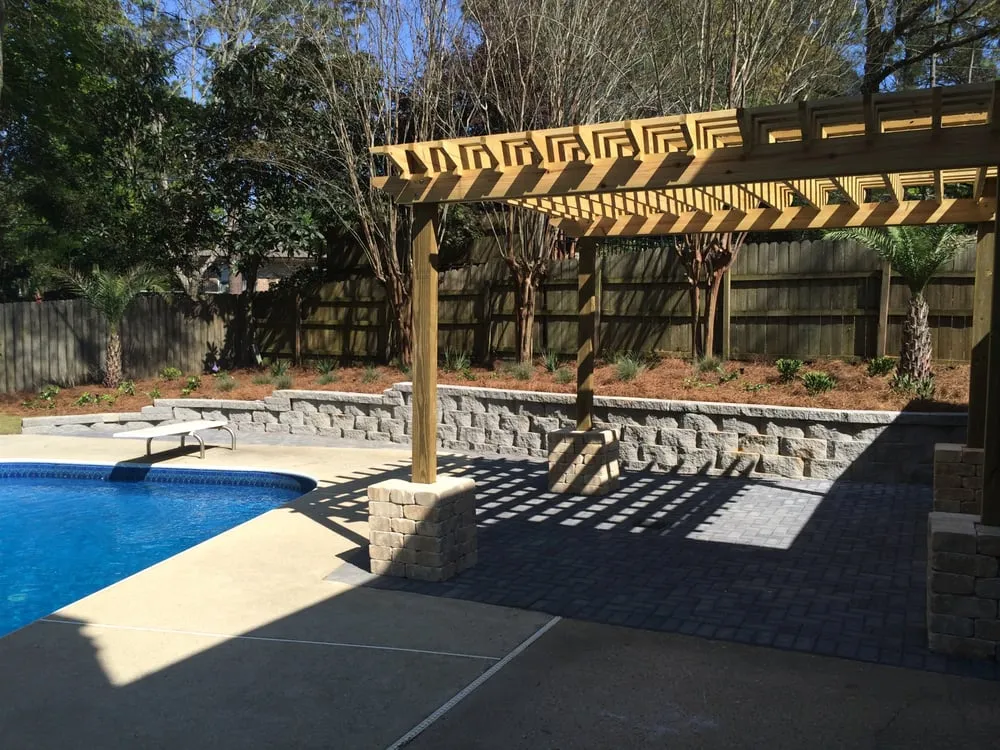 Affordable yard cleanup service experts serving Mobile, AL - Bay Landscaping