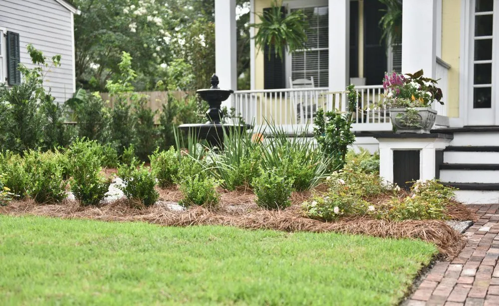 Expert lawn care service experts serving Mobile, AL - Bay Landscaping