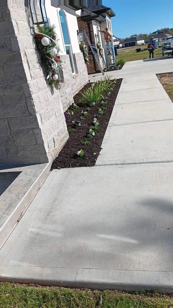 Local lawn mowing service experts serving Houston, TX - Bayardo Landscaping Service