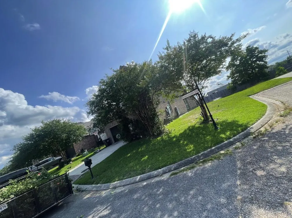 Local landscape installation experts serving Gonzales, LA - Bayoo Cleaners