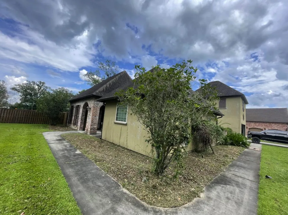 Affordable garden landscaping with custom design in Gonzales, LA by Bayoo Cleaners