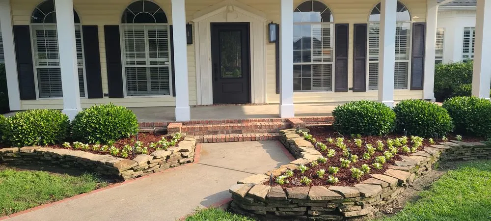 Top-rated garden landscaping in Lake Charles, LA by Bayou Teche Landcare