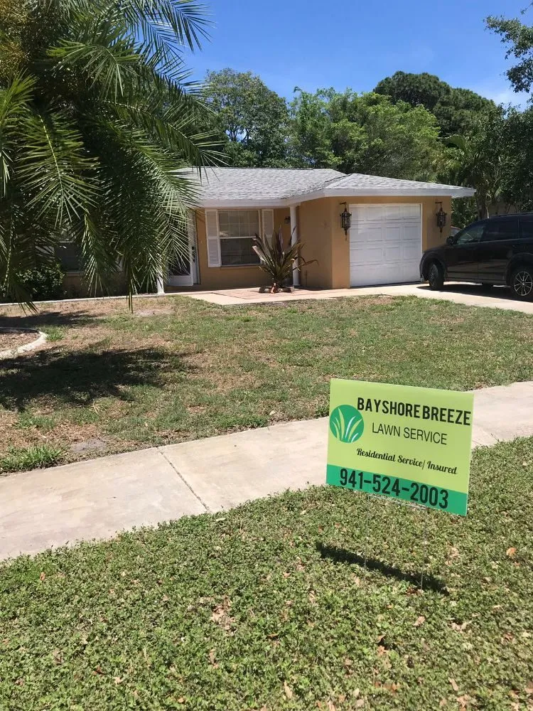 Top-rated lawn mowing service in Bradenton, FL - Bayshore Breeze Lawn Service
