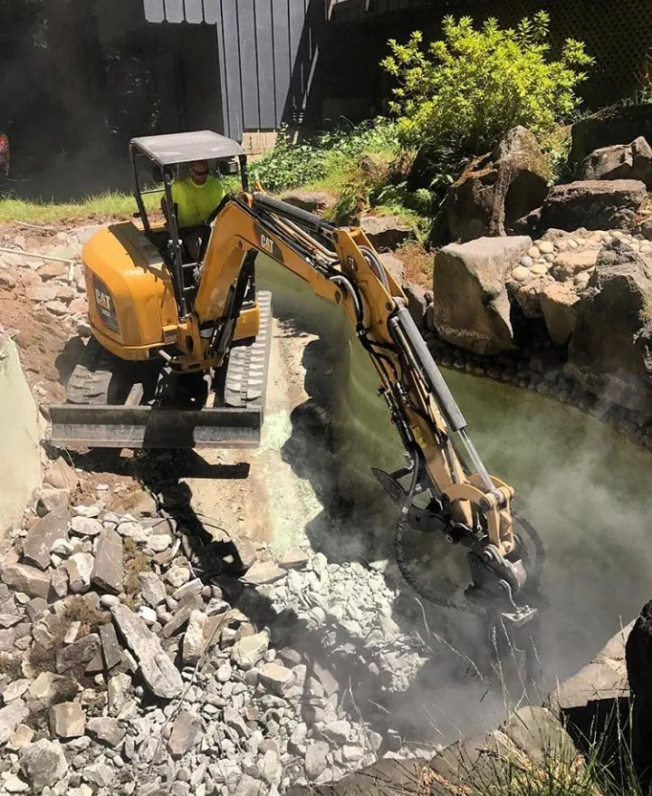 Custom yard cleanup service in Oakland, CA by Bayside Hauling