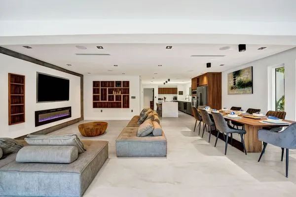 Bayside Home Improvement Logo