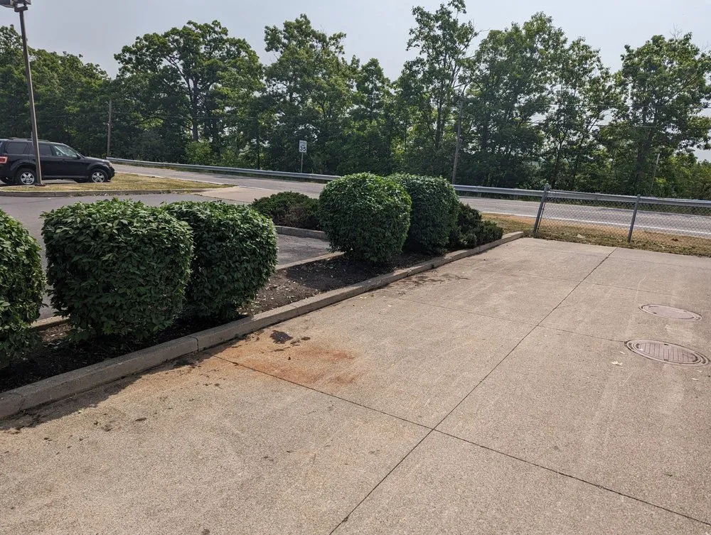 Expert yard maintenance experts serving North Ridgeville, OH - Bayview Landscaping & Design LLC