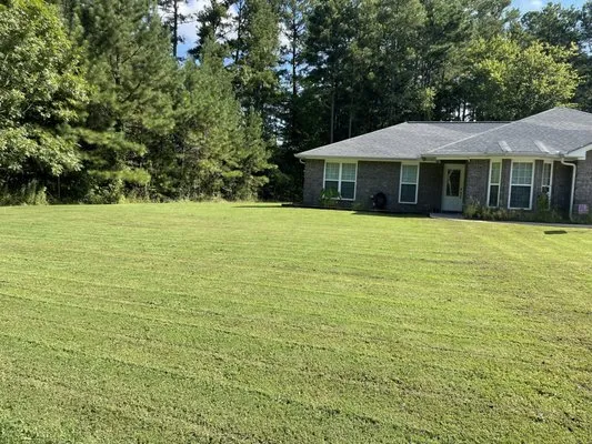 Baywood Lawn Care Logo