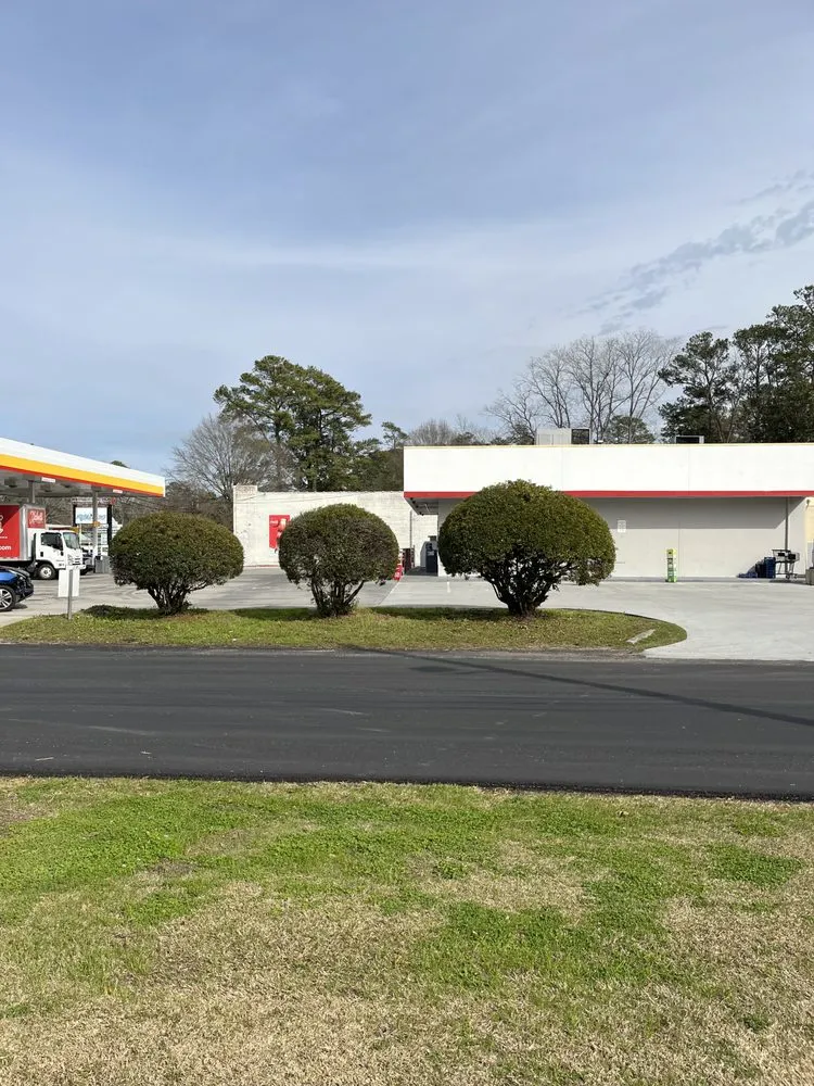 Custom landscape installation experts serving Florence, SC - B&B Groundworks