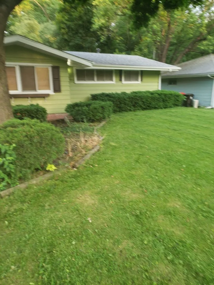 Expert garden landscaping for homes in Morris, IL by B&B Handyman Repair Services