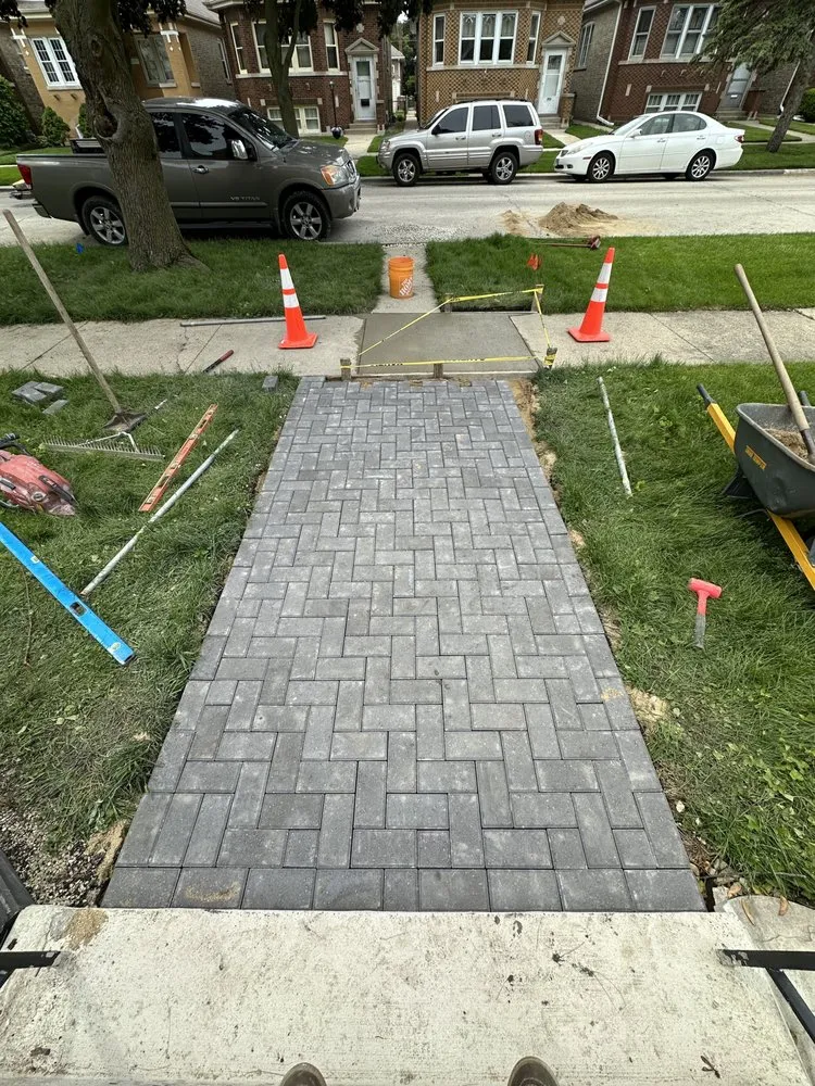 Reliable yard maintenance in Oak Park, IL - B&B Landscaping Services