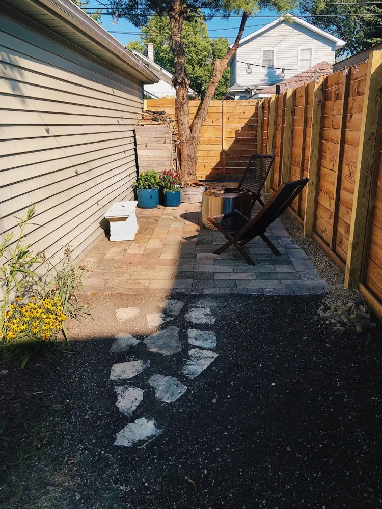 Custom residential landscaping in Oak Park, IL by B&B Landscaping Services