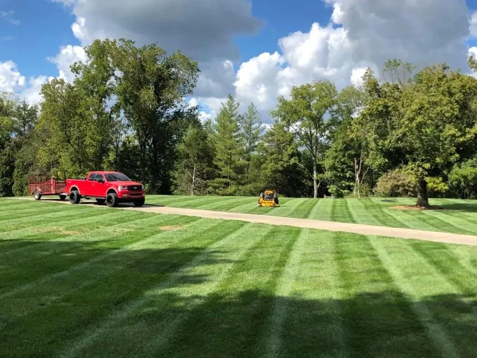 Professional yard maintenance in Louisville, KY - BB Lawn & Landscape