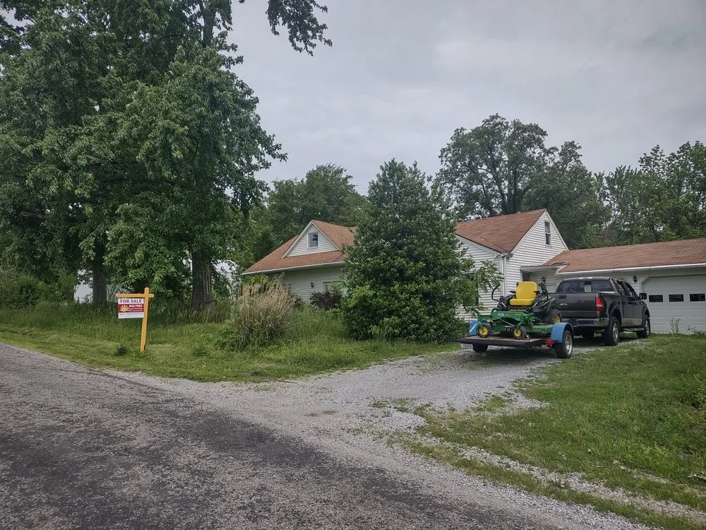 Expert garden landscaping for beautiful yards in Fairfield, IL by B&B Lawn Care & Auto Detail