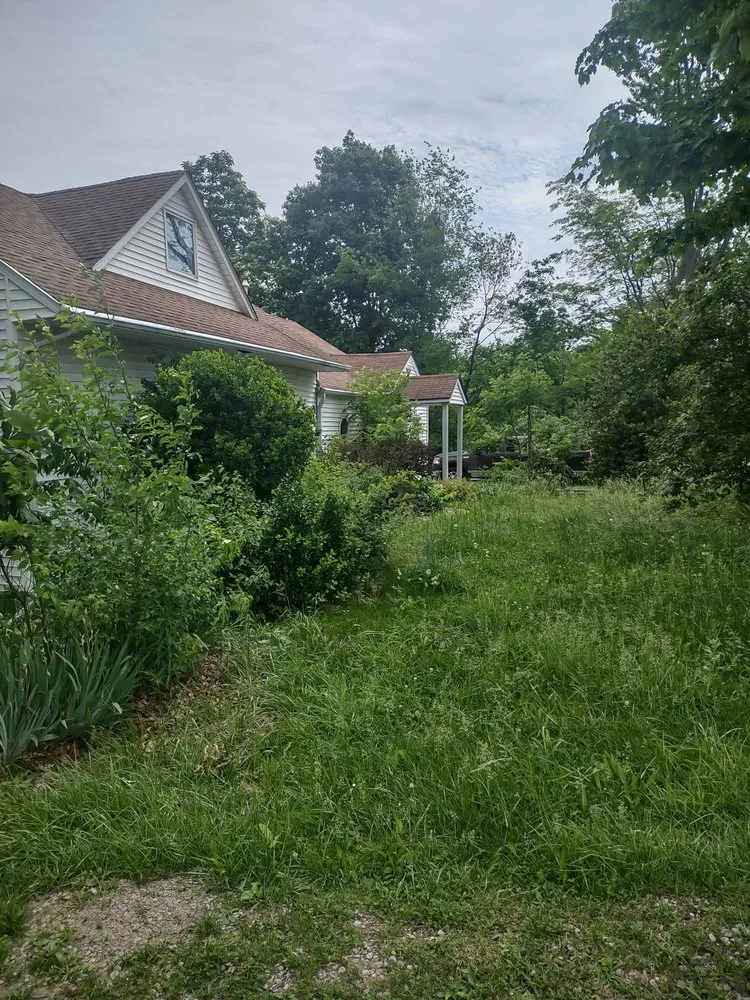 Top-rated outdoor landscaping for homes across Fairfield, IL - B&B Lawn Care & Auto Detail