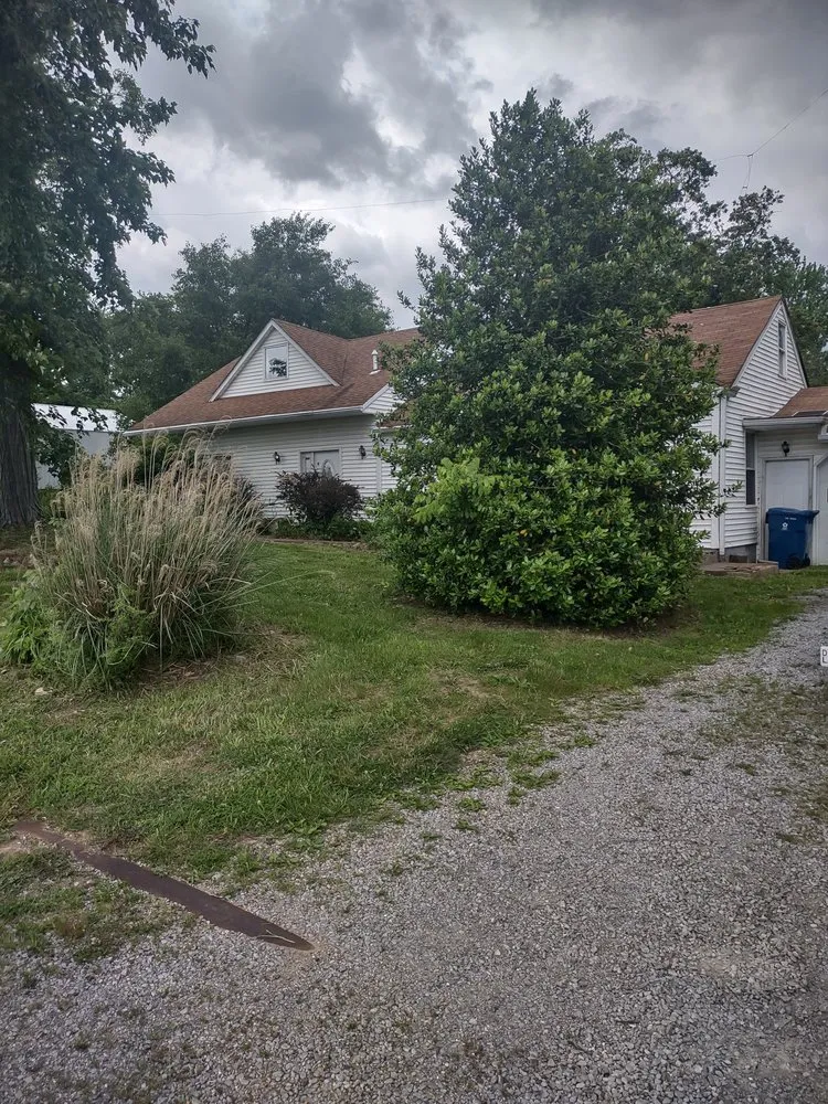 Professional residential landscaping in Fairfield, IL by B&B Lawn Care & Auto Detail