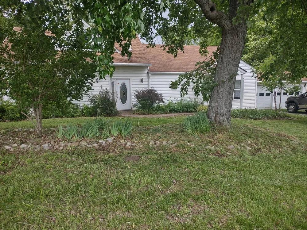 Affordable yard maintenance in Fairfield, IL - B&B Lawn Care & Auto Detail