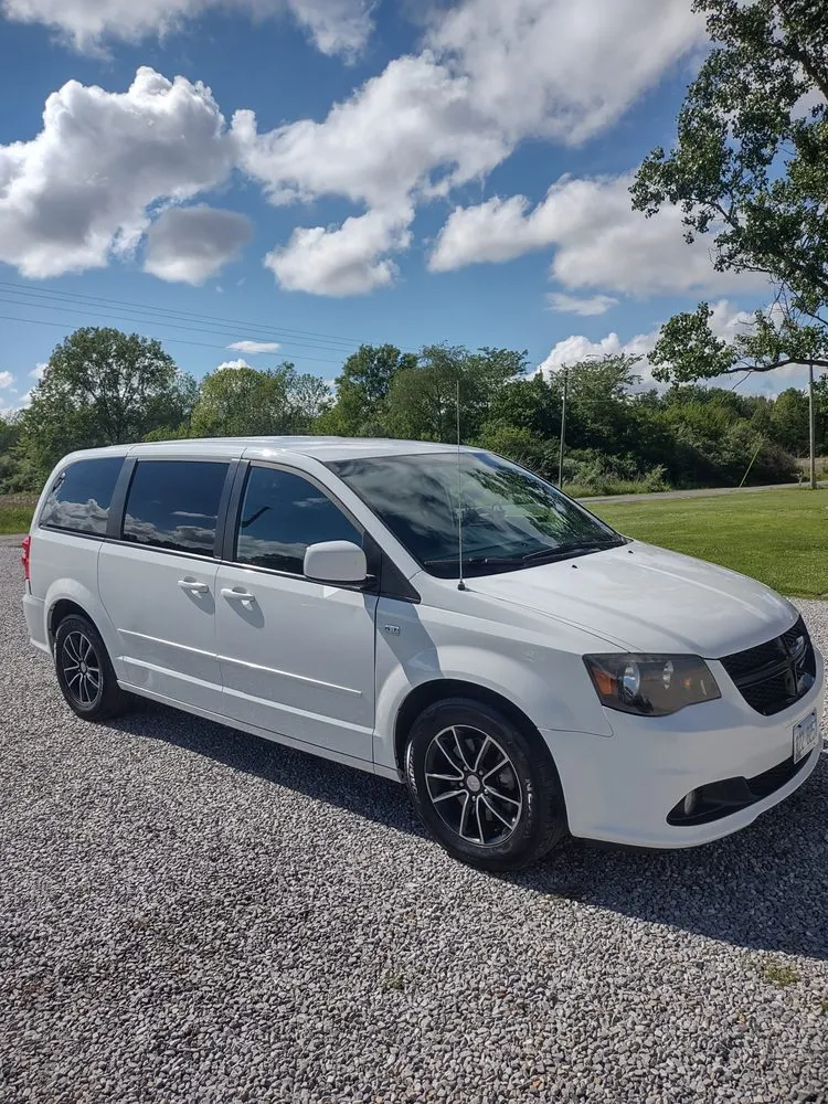 Expert residential landscaping with custom design in Fairfield, IL by B&B Lawn Care & Auto Detail