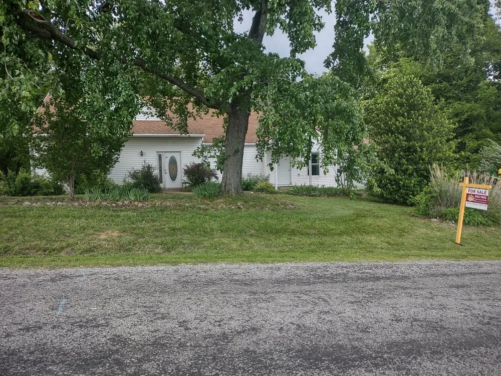 Top-rated residential landscaping for outdoor upgrades in Fairfield, IL by B&B Lawn Care & Auto Detail