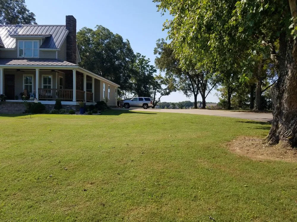 Professional lawn care service near you in Lexington, AL by B&B Lawn Care & Land Maintenance