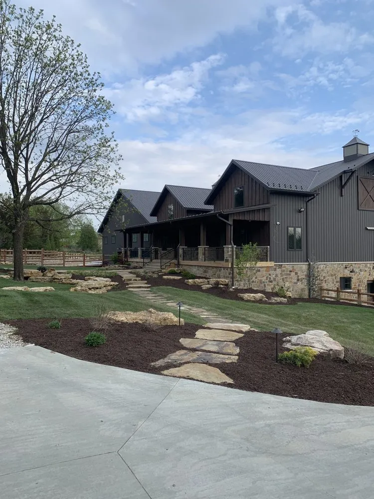 Top-rated yard maintenance in Jefferson City, MO - B&B Outdoors