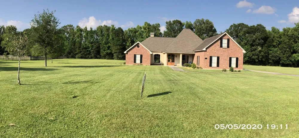 Custom outdoor landscaping for year-round maintenance in Zachary, LA by B.B. Wolfe & Co