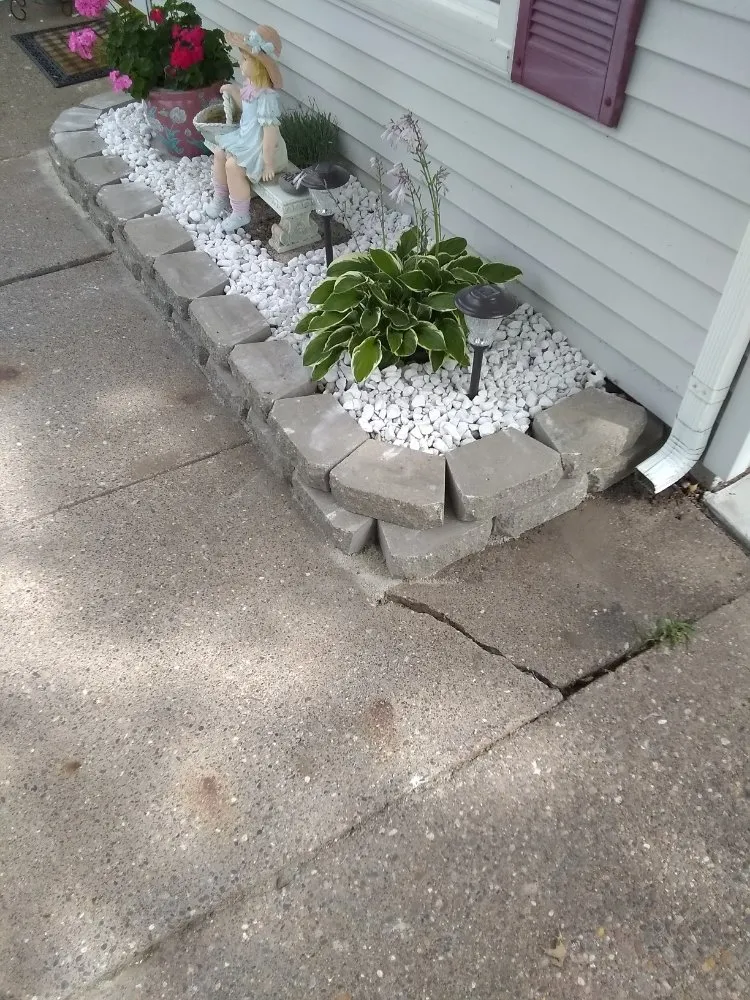 Expert garden landscaping experts serving Rock Island, IL - BBN Lawn Service