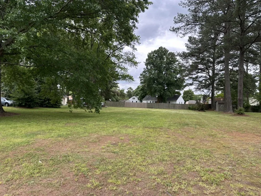 Local lawn care service for beautiful yards in Chesapeake, VA by BB’s Backyard & Beyond