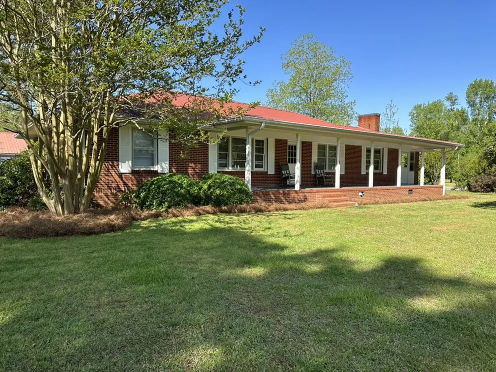 Professional garden landscaping with custom design in Crawford, GA by BB’S landscaping