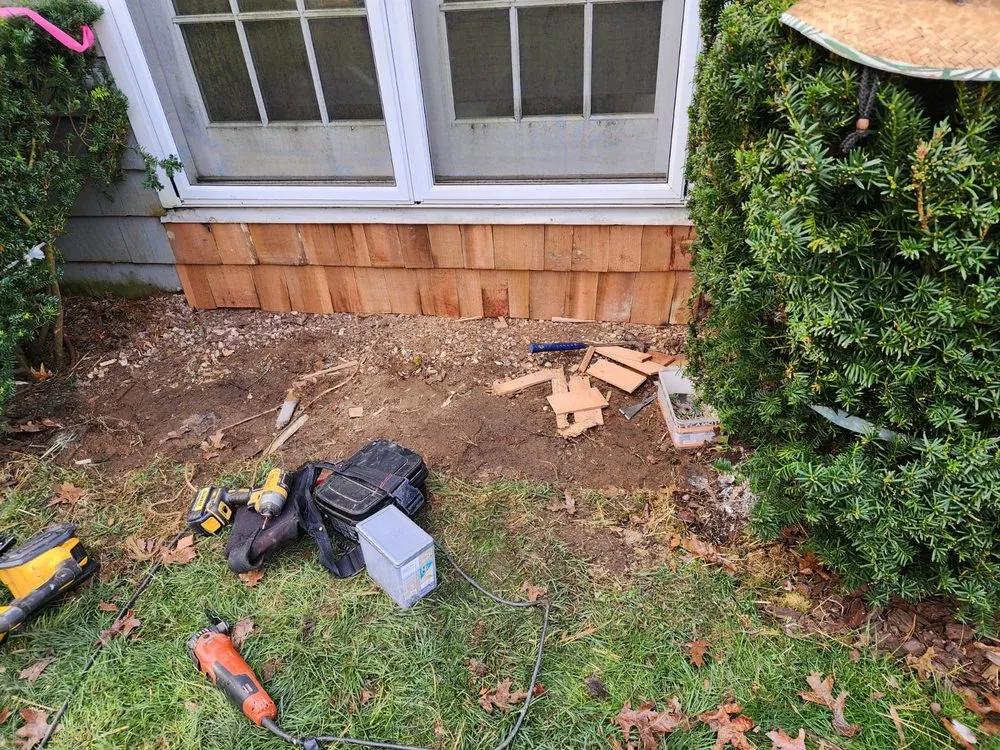 Local yard cleanup service in East Hampton, NY by B&C Carpentry & Landscaping
