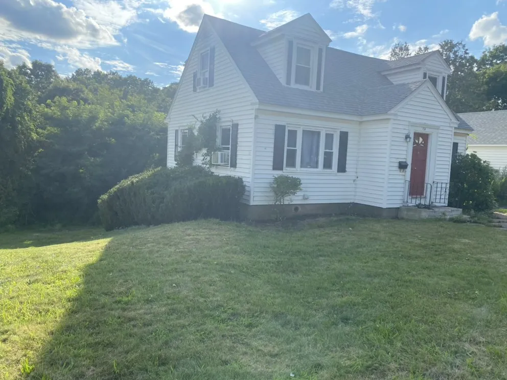 Professional yard cleanup service for year-round maintenance across East Hartford, CT - BCC Enterprise