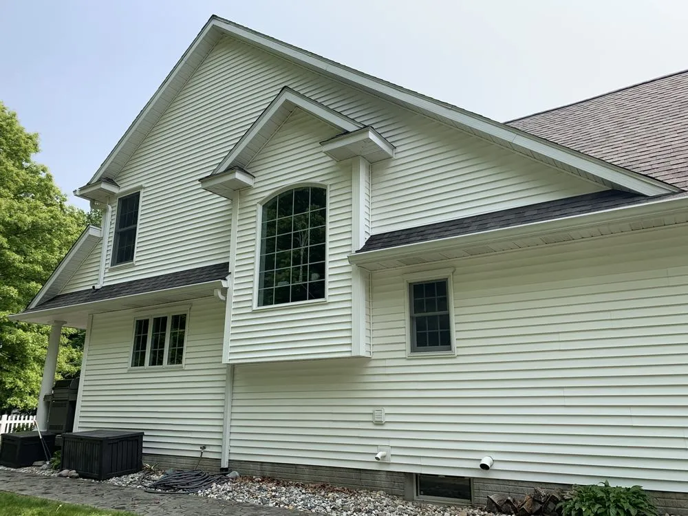 Top-rated lawn care service in Chesaning, MI by B.C.Details