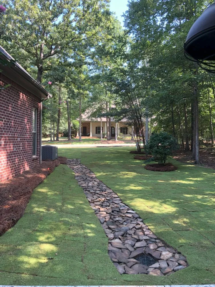 Expert garden landscaping with custom design in Brandon, MS by B&D Landscape and Maintenance