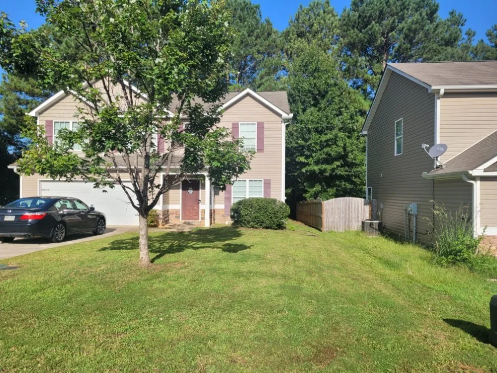 Reliable yard cleanup service in Warner Robins, GA by BD Lawn Service