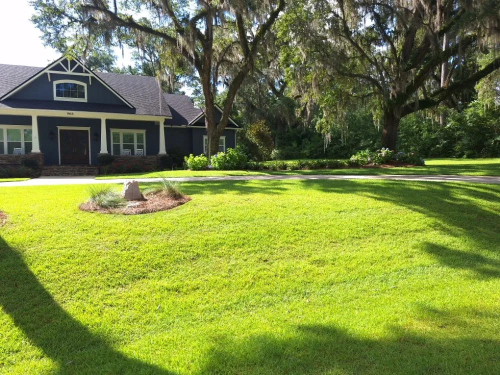 Reliable yard maintenance for year-round maintenance in Quincy, FL by BdL Lawn Services