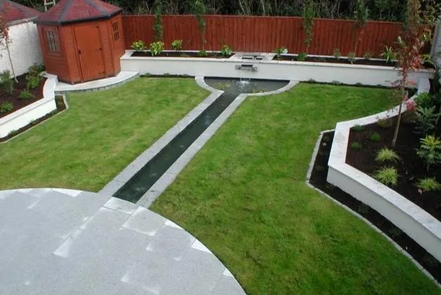 Professional garden landscaping in Brentwood, NY by B.E. Landscape Designer & Specialist Services