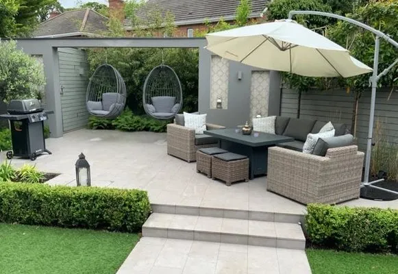 B.E. Landscape Designer & Specialist Services Logo