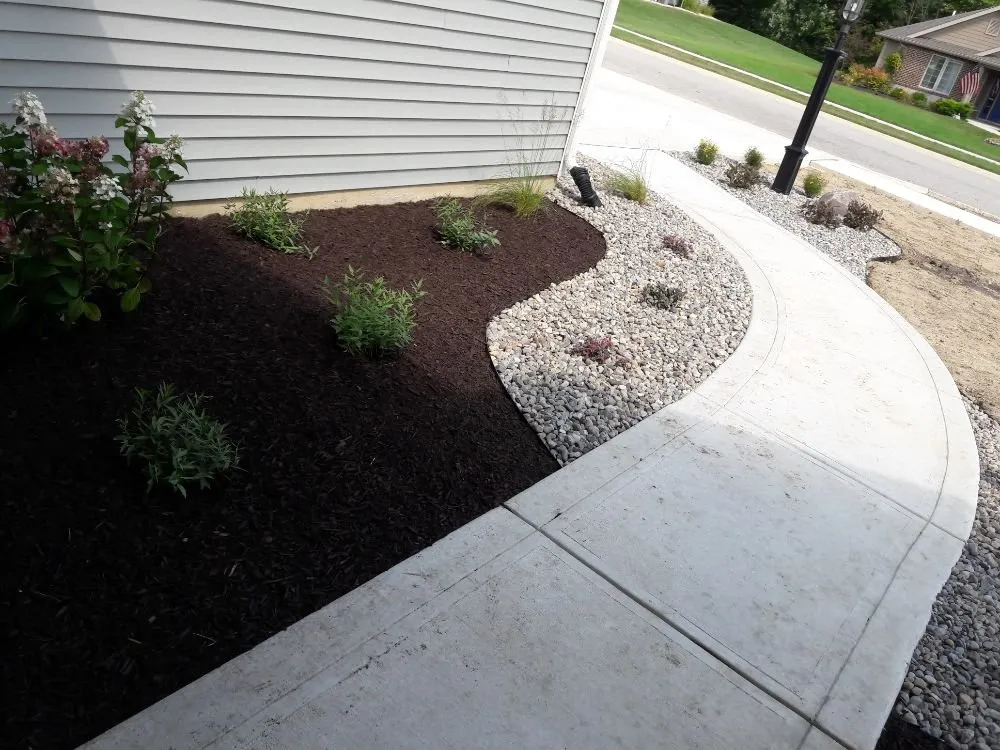 Custom outdoor landscaping experts serving Adrian, MI - BE Landscapes