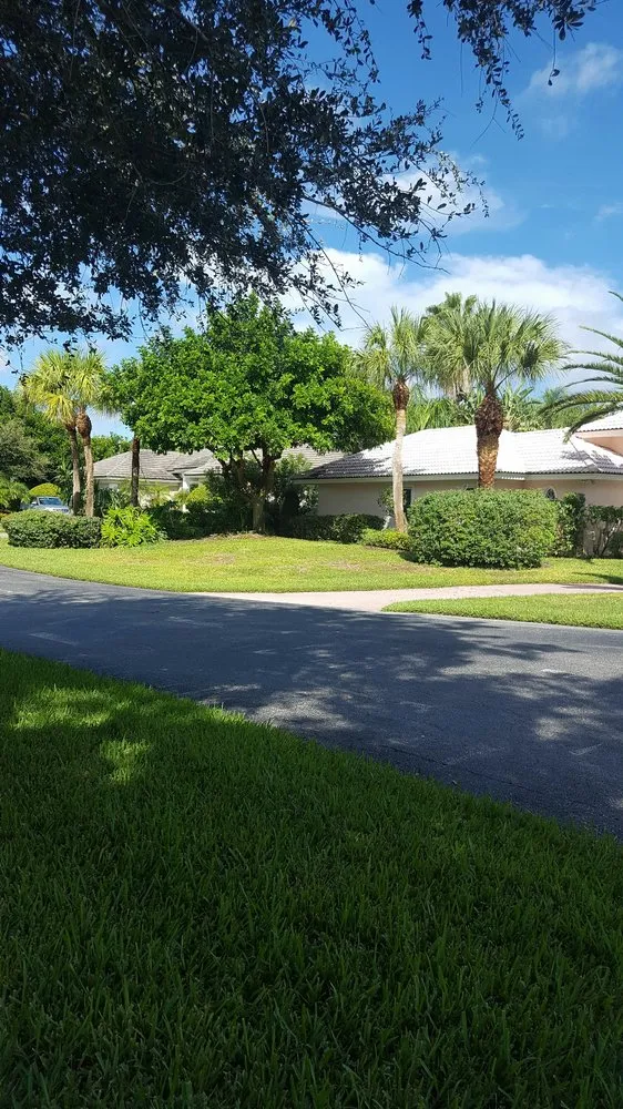 Local lawn care service experts serving Vero Beach, FL - BE Limitless Contractors