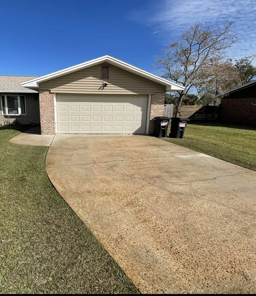 Expert lawn care service near you across Panama City, FL - Beach Complete